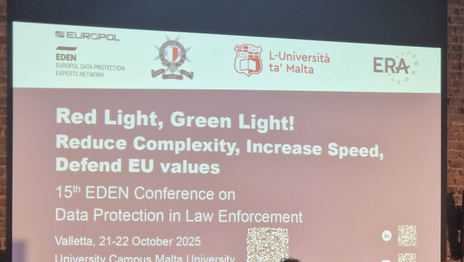 Konference un panelis