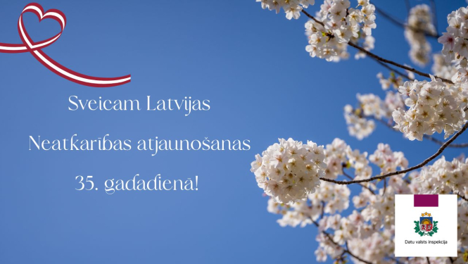 Ābeļziedi uz zila fona. Sveiciens LR Neatkarības atjaunošanas gadadienā.