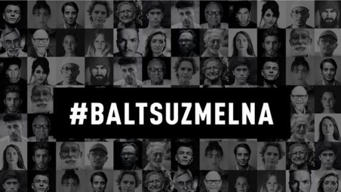 Balts uz melna publicitates foto