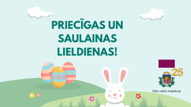 Ilustrēta Lieldienu apsveikuma kartīte ar uzrakstu “Priecīgas un saulainas Lieldienas!”, krāsotām olām un zaķi uz pavasarīga fona