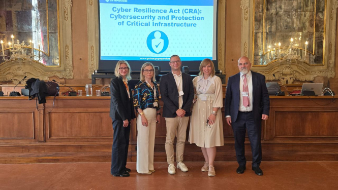 Pieci paneļdiskusijas dalībnieki