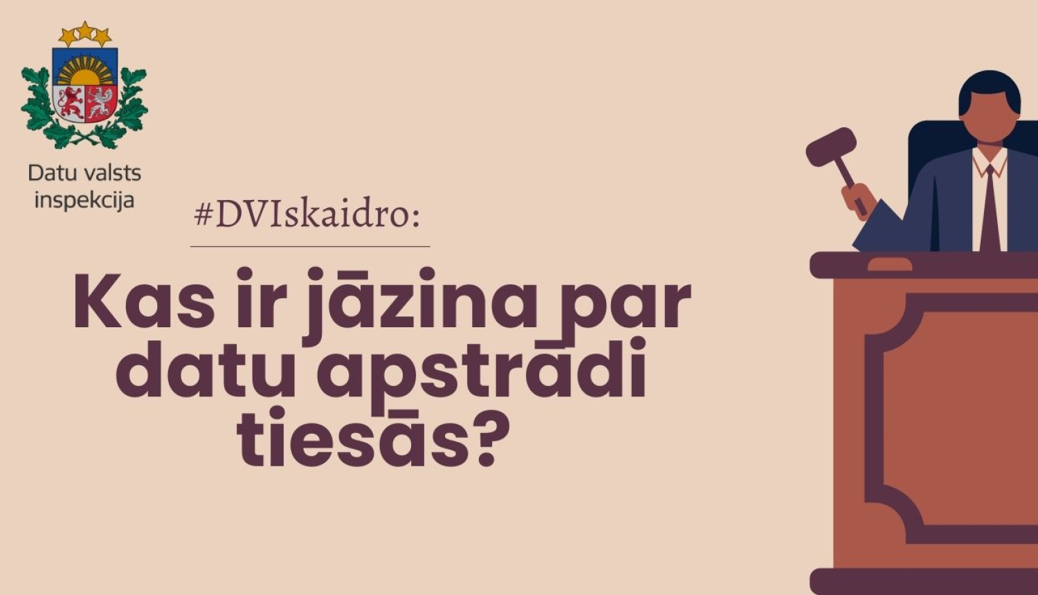 Informatīvais attēls ar tekstu “#DVIskaidro: Kas ir jāzina par datu apstrādi tiesās?”, attēlā redzams tiesnesis ar āmuru pie tiesas galda.